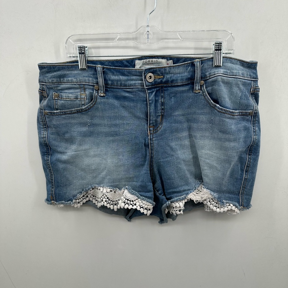 TORRID LACE PLUS SIZE Denim woman's jean short.  16